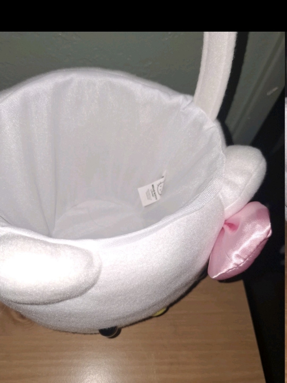Hello Kitty Sanrio Plush Basket - Picture 3 of 7